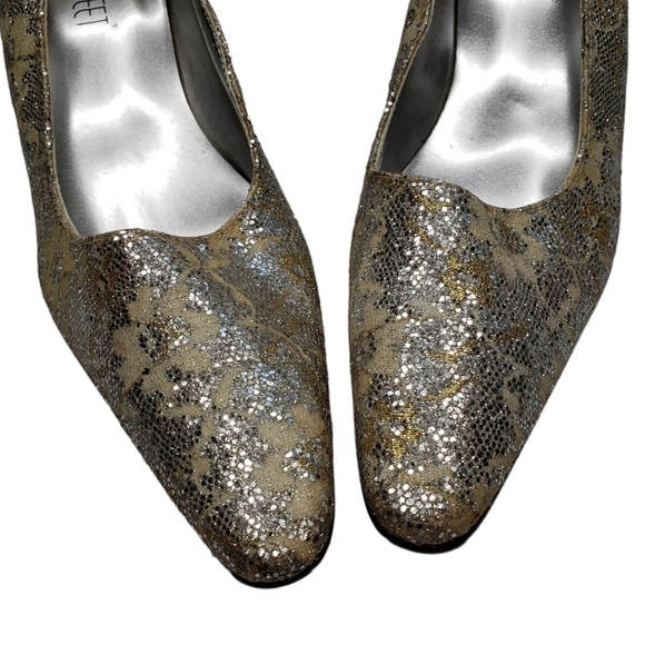 Street Feet | Glam Metallic Silver Floral Pointed Toe Block Heel Pumps Women's 9 - Picture 4 of 12